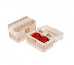 *Lys Trææske, 2 stk. Røde chokolade hjerter, 14 g.