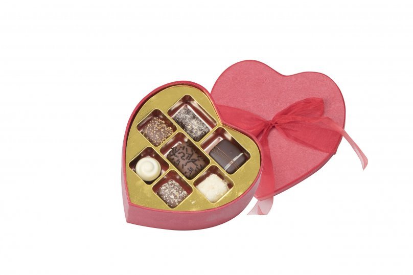 Rød Hjerte Hatteæske høj, 14 stk Luksus chokolade, 180 g.