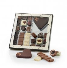 Creme/Sort rudeæske, 18 stk. Luksus Chokolade, Marcipanhjerte, 3 Stk. Stænger 300 g.