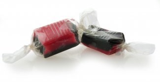 Bulk, Hindbær/Lakrids karamel i klar folie, 1000 g.