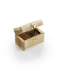 *Lys Trææske, 2 stk. Luksus chokolade, 20 g.