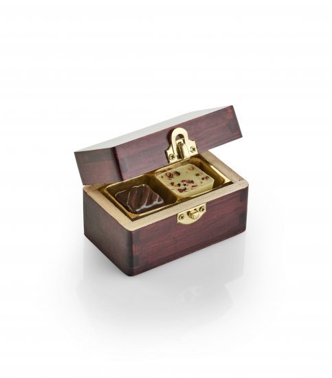 *Mahogni Trææske, 2 stk. Luksus chokolade, 20 g.