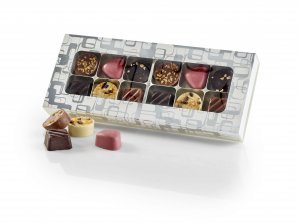 Hvid m. sølv firkanter rudeæske, 12 stk. Luksus chokolade, 120 g.