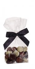 Cellofanposer m/ sort sløjfe, Pebernødder m/chokoladeovertræk, 90 g.