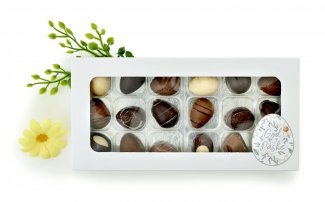 Hvid rudeæske, 18 stk Luksusæg & Marcipanæg 170 g.