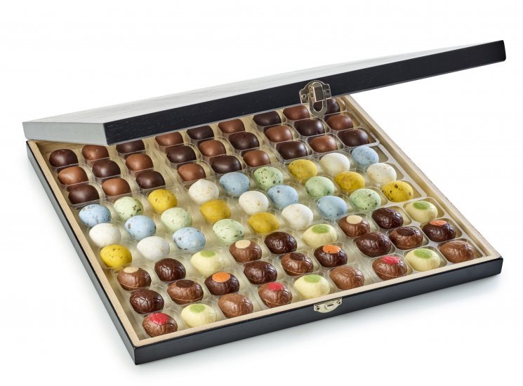 Trææske Sort, 81 stk Marcipanæg-/Luksusæg-/Belgiske Fugleæg, 810 g.