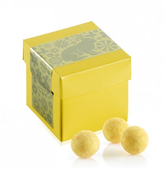 Gul Surpricebox m/påskelabel, Lakridskugler m/ hvid chokolade og passion, 90 g.