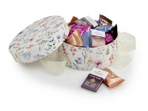 Rund Hatteæske Flowers, Anthon Berg Mix 250 g.