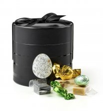 Sort tønde  m. silke sløjfe, Forårsmix, 500 g.