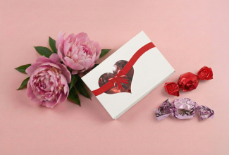 COCA Design, Hvid m. Hjerterude, Chokoladekugler Rød, Hvid, Pink, 90 g.