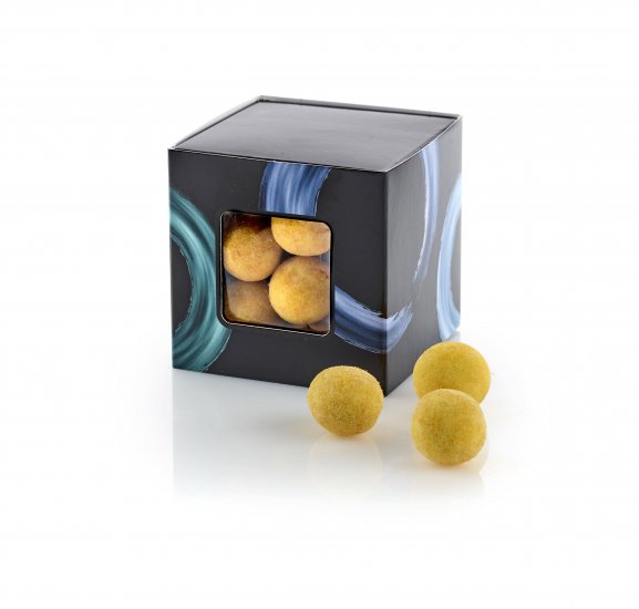 Star Box Sort/Blå Circles - 90 g. Lakridskugler m/ Hvid chokolade & passion