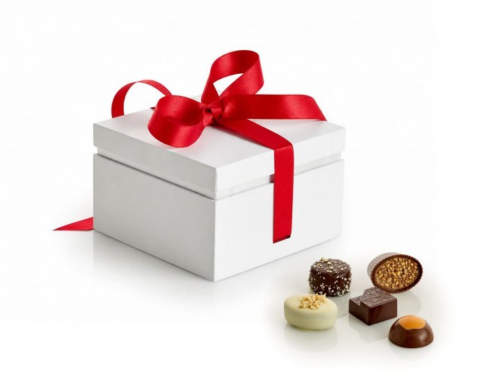 Stable æske 1-Lag Hvid/Rød, 10 stk. Luksus Chokolade 100 g.
