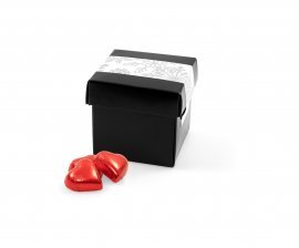 Sort Surprise-box m/ julelabel, Røde hjerter, 90 g.